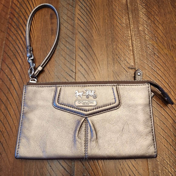 Coach wristlet - Picture 1 of 8